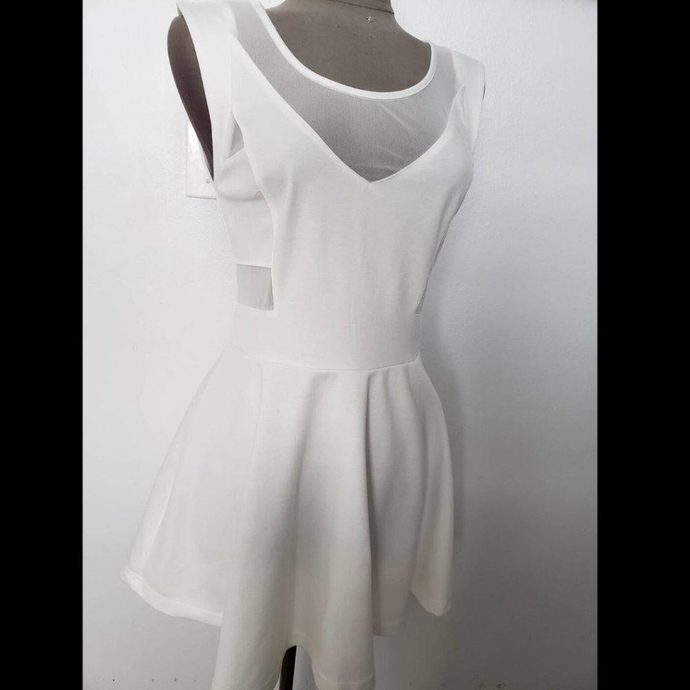 Short dress nude